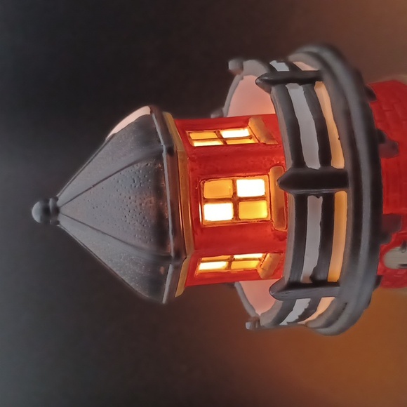 Bayside Lighthouse 6 in & 1/2 X 11 & 1/2 in, Classic Series, Holiday Decor - Picture 2 of 6